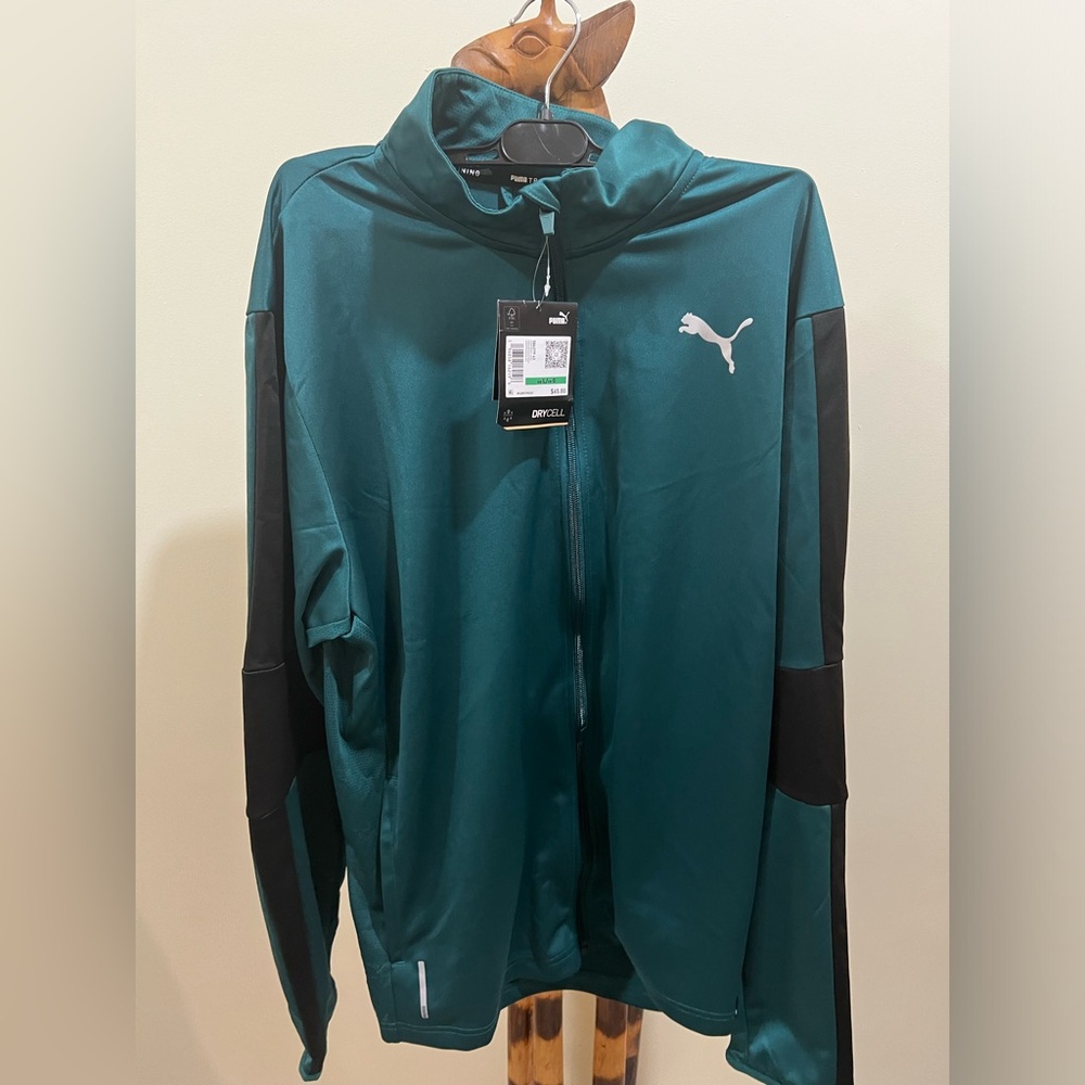 Puma tracksuit in emerald green color.